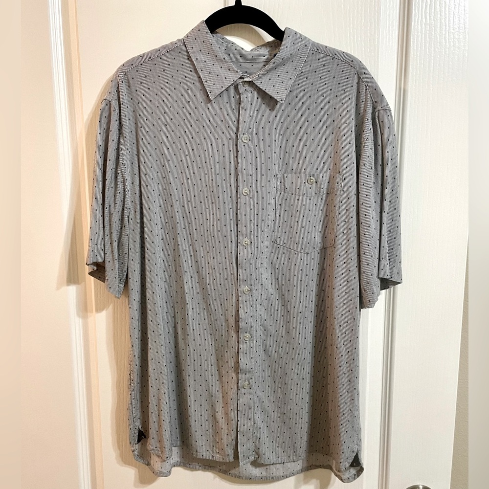 Men’s Batick Bay Gray Short Sleeve Button Down Shirt / Size Largr